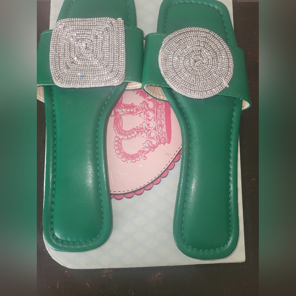 GREEN SLIDES - Picture 4 of 6